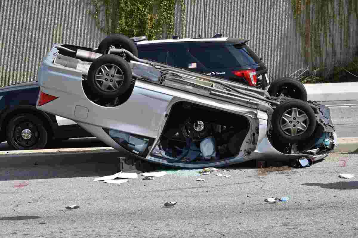 Incidente auto, paura in palestra