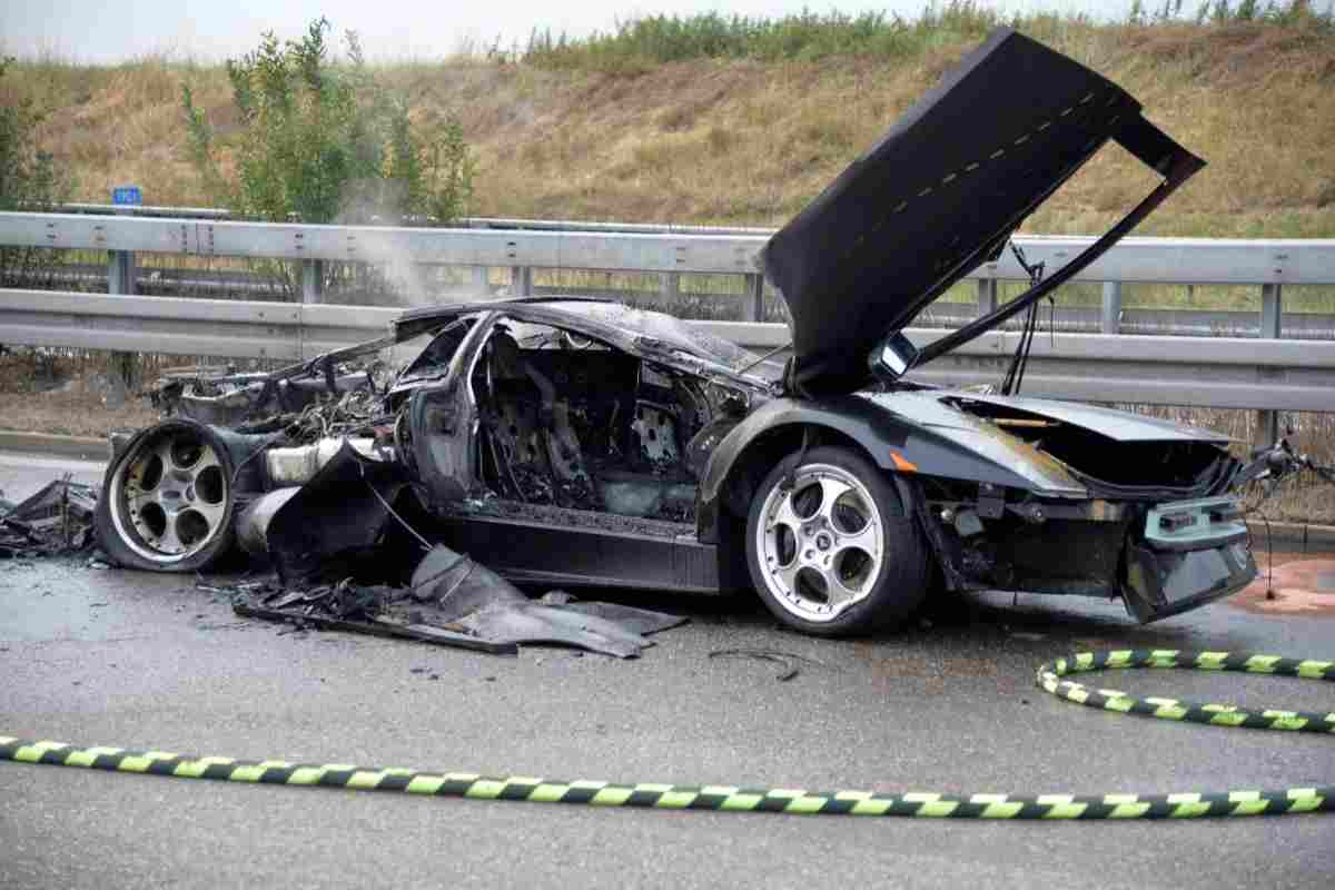 Lamborghini incidente, gravi danni dell'ex calciatore di Serie A