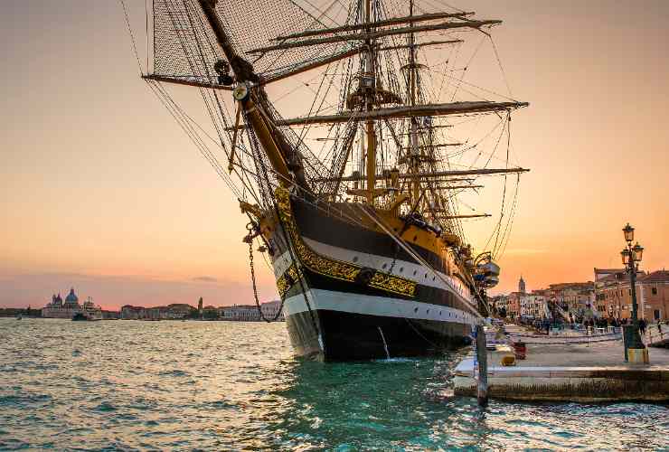 La nave Amerigo Vespucci è la più antica della Marina Militare Italiana 