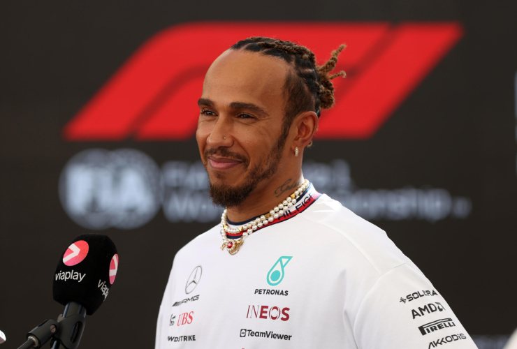 Ferrari, buone notizie per Lewis Hamilton