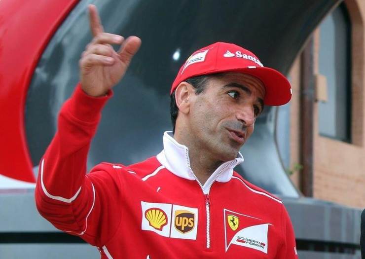 Marc Gené carica la Ferrari