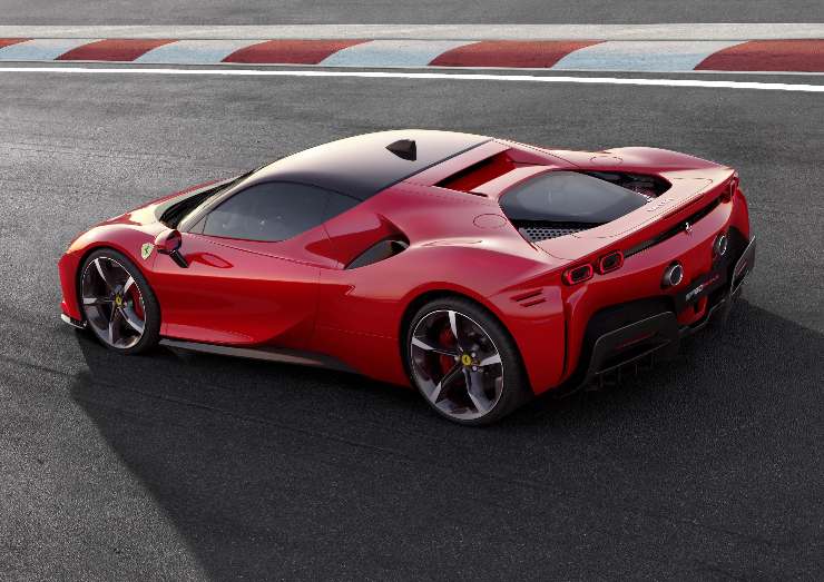 Ferrari SF90 Stradale consumi precisi