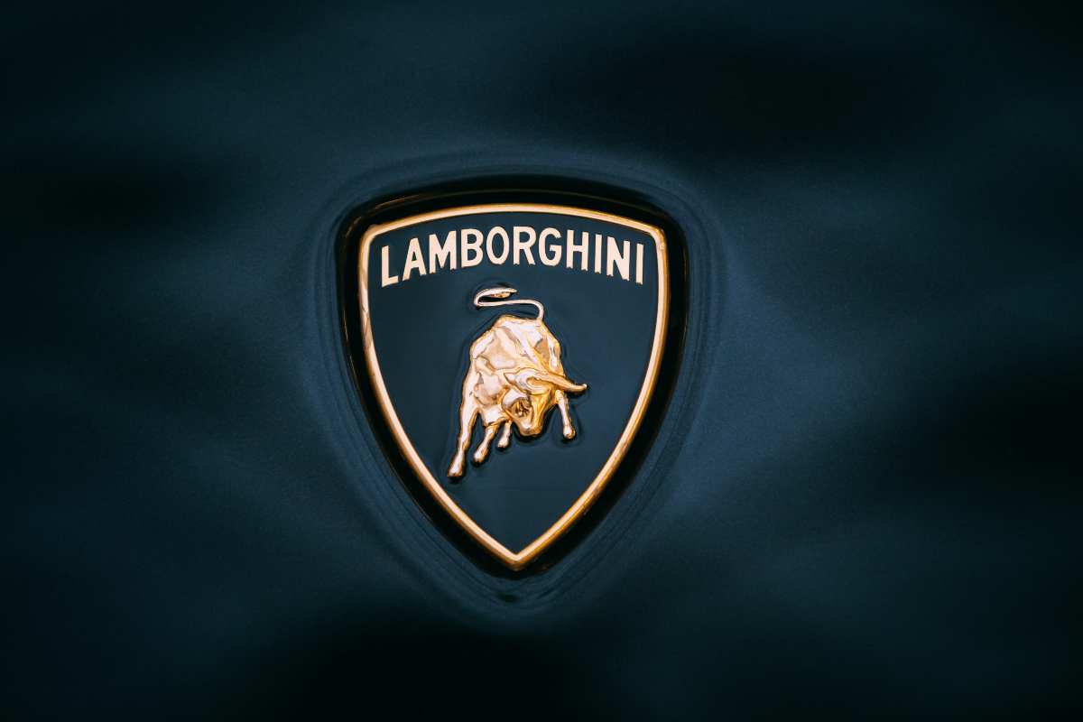 Spunta una nuova Lamborghini in città: sarà l'erede dell'Huracan