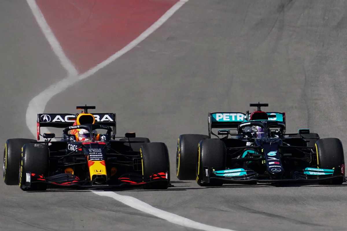 Hamilton fa a pezzi Verstappen: che frecciatina al pilota della Red Bull