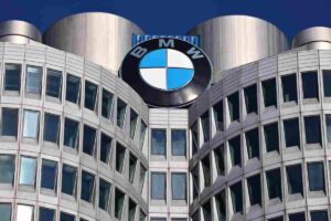 Addio alla benzina e addio all’elettrico: BMW spinge su una nuova tecnologia