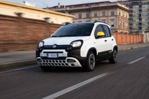 FIAT, quanto costa fare 100 km con la Panda ibrida? Efficienza pazzesca