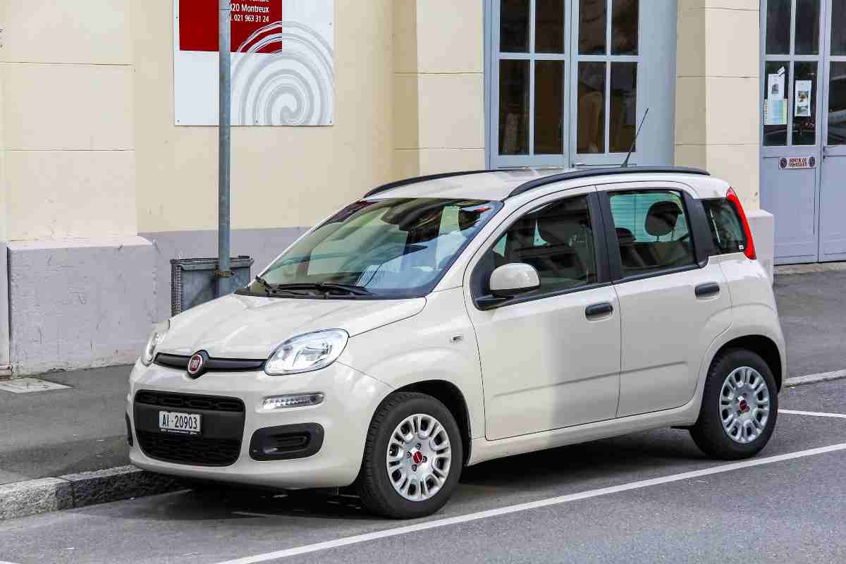 Fiat Panda, se la guidate così rischiate una multa: nessuno ci fa caso