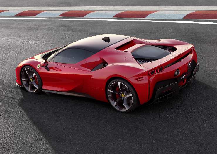 Ferrari SF90 Stradale belva clamorosa