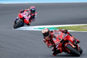 MotoGP Pecco Bagnaia ed Jorge Martin armi pari