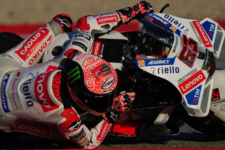 Pecco Bagnaia contro i team radio